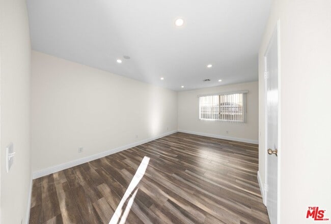 Building Photo - 14112 Delano St