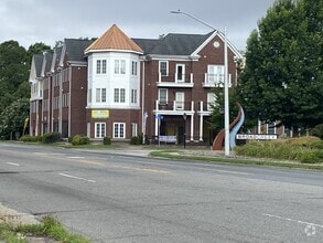 Building Photo - 2932 E Virginia Beach Blvd