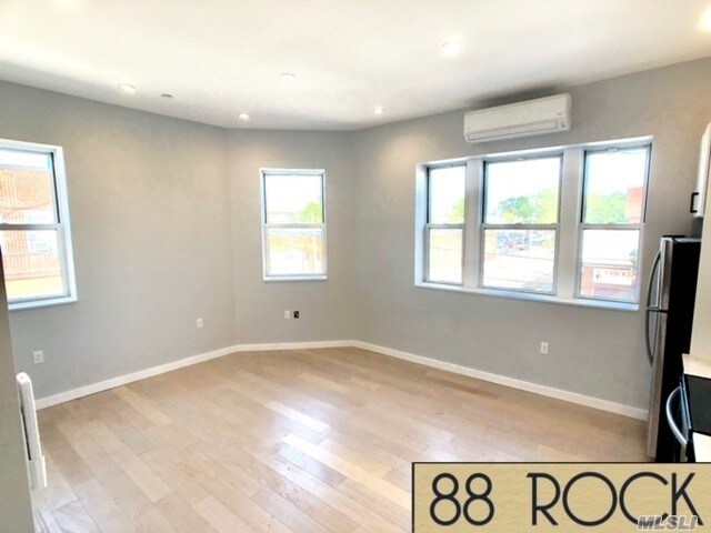 Foto del edificio - 88 Rockaway Ave