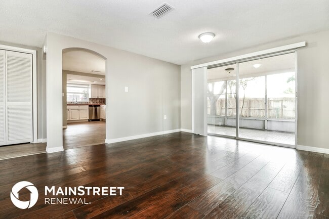 Foto del edificio - 9025 Collage Ln