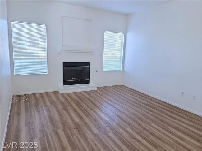 Building Photo - Cozy First-Floor End Unit with Fireplace &...