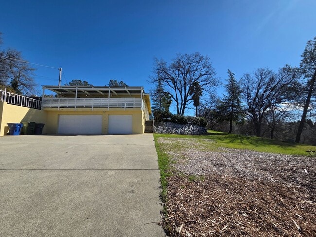 Building Photo - Home with Beautiful Views, Pool and 3 Car Garage