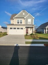 Building Photo - 236 Goldenrod Cir