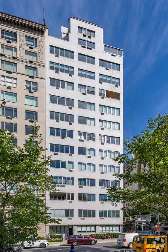 Building Photo - 910 5th Ave