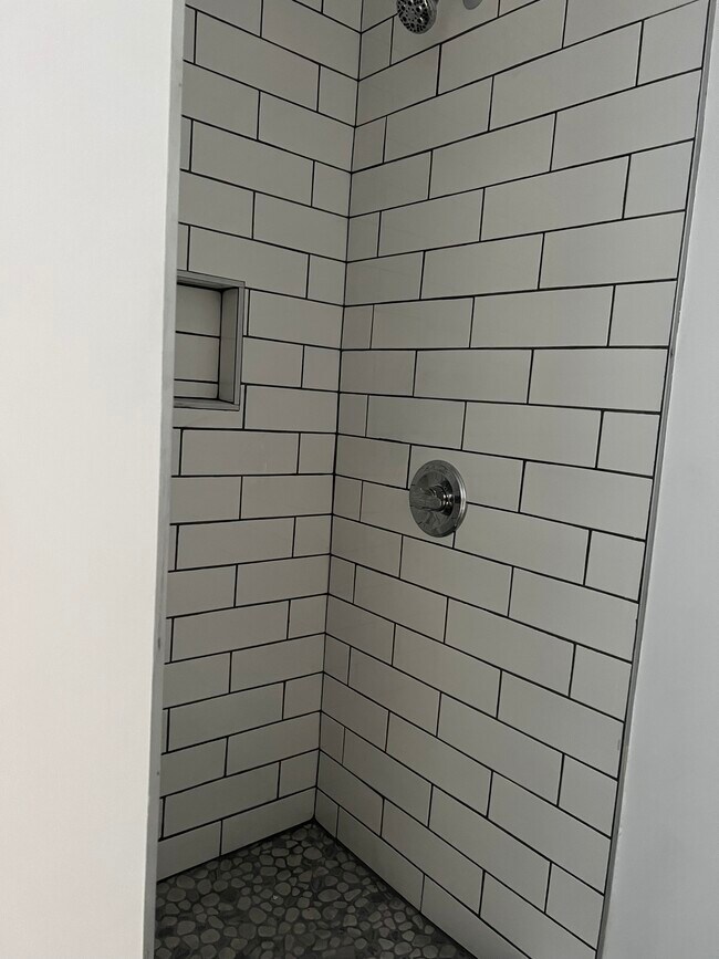 Foto del edificio - 2345 Pine Ave