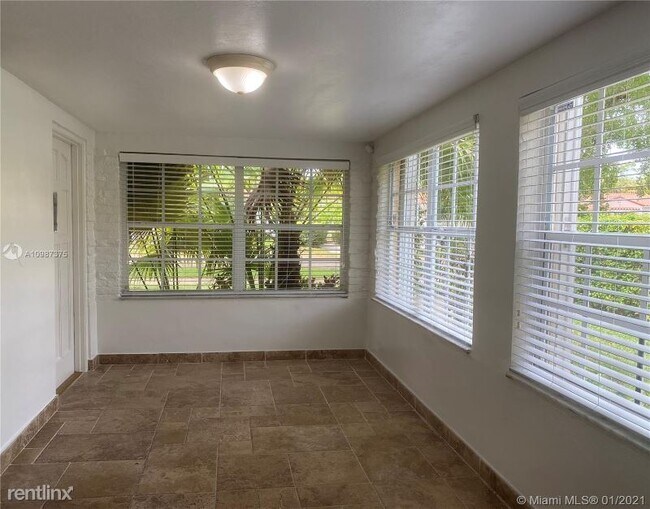 Foto del edificio - 3 br, 3 bath House - 526 Zamora Ave
