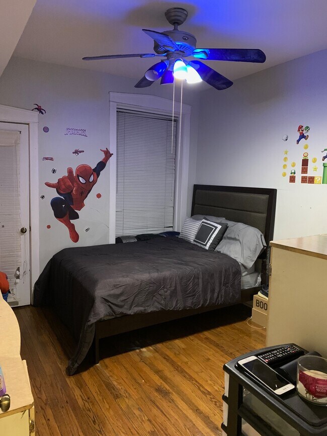 master bedroom - 651 E 50th Pl