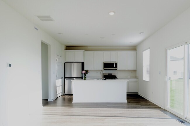 Foto del edificio - 2444 Scribe St