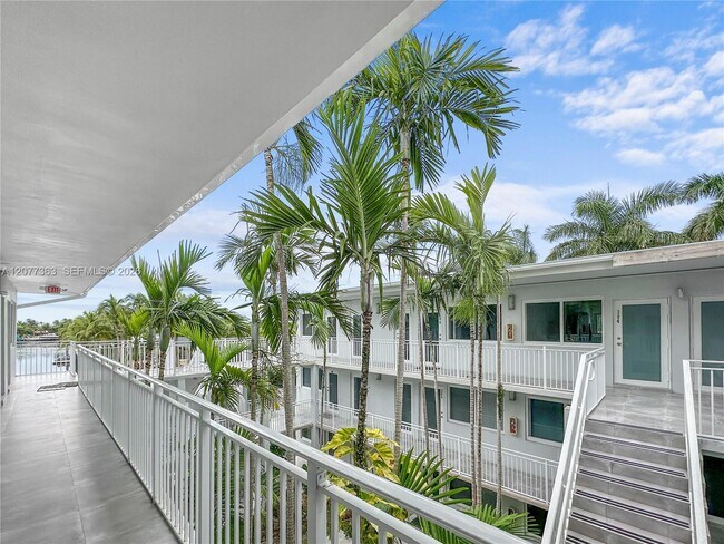 Foto del edificio - 2430 NE 135th St