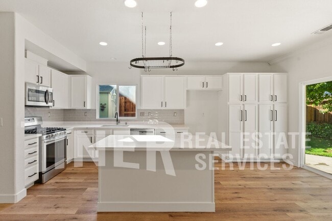 Building Photo - Amazing 4-bedroom home in Elk Grove