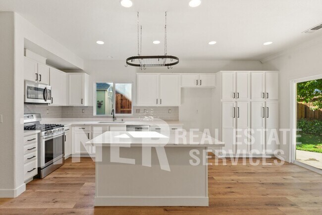 Foto del edificio - Amazing 4-bedroom home in Elk Grove