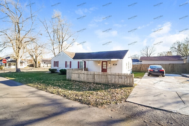 Building Photo - 1601 Bauer Ave