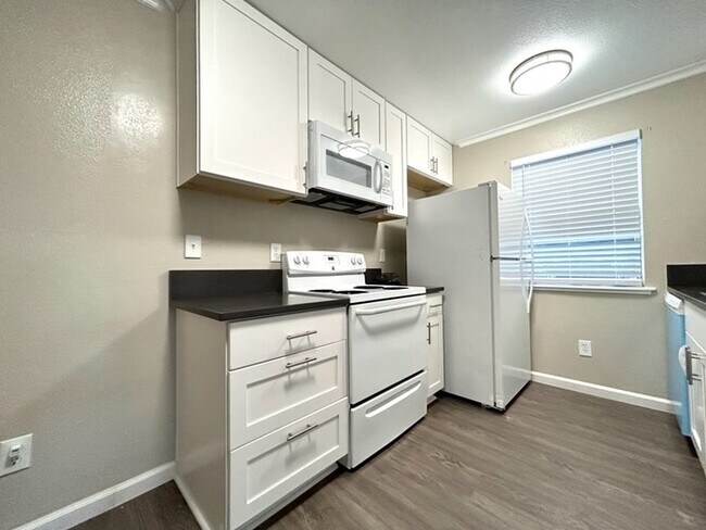 Building Photo - Beautiful Updated 1 Bedroom 1 Bathroom For Rent in Natomas!