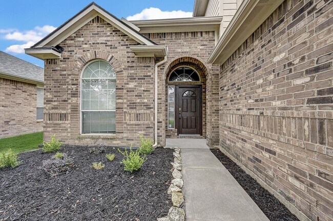 Building Photo - Beautiful well maintained 4beds home in th...
