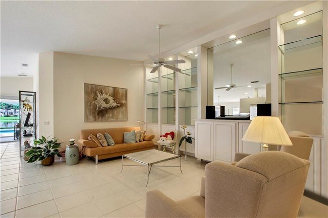 Foto del edificio - 9145 SE Retreat Dr