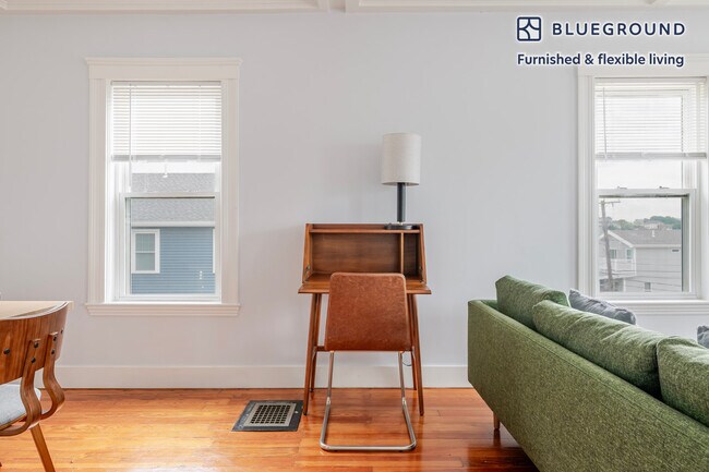 Foto del edificio - 1008 Winthrop Ave