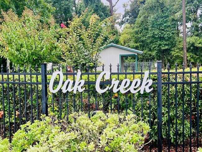 Building Photo - 1800 Castille Dr