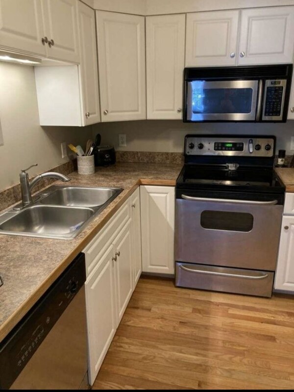 Building Photo - 301 Kent Pl