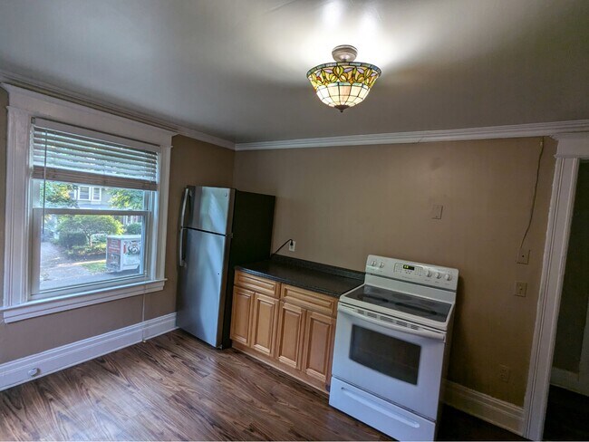 Kitchen - 16 Birch Cres