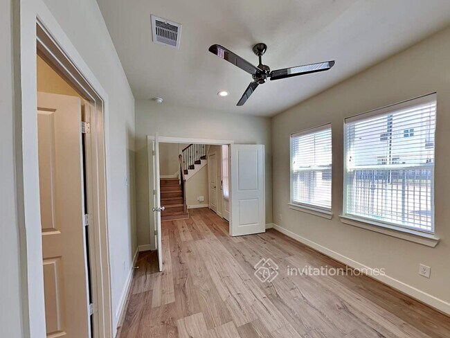 Building Photo - 709 Carriage Knls Dr