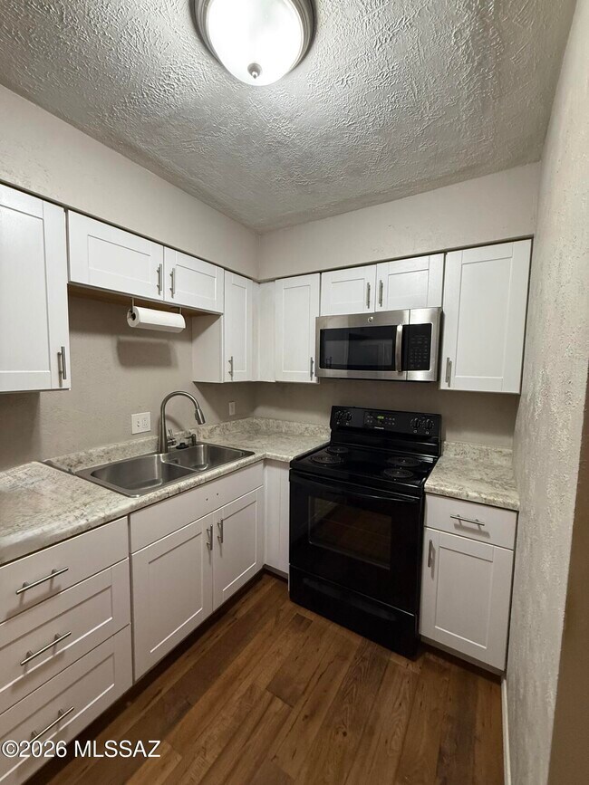 Foto del edificio - 1620 N Wilmot Rd