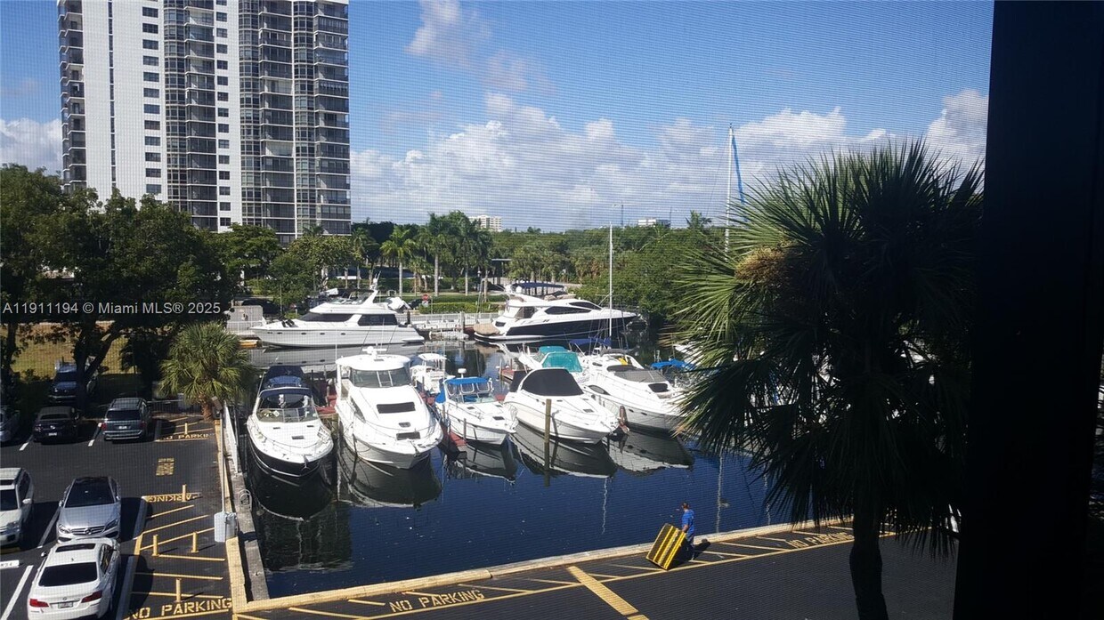 Foto principal - 3401 N Country Club Dr