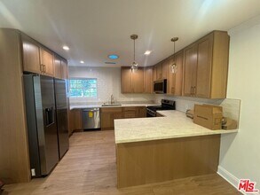 Building Photo - 6542 Zelzah Ave