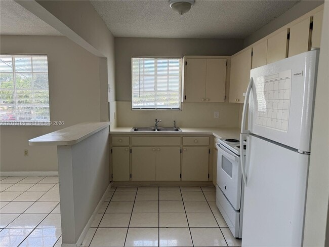 Foto del edificio - 837 SE 8th Ct