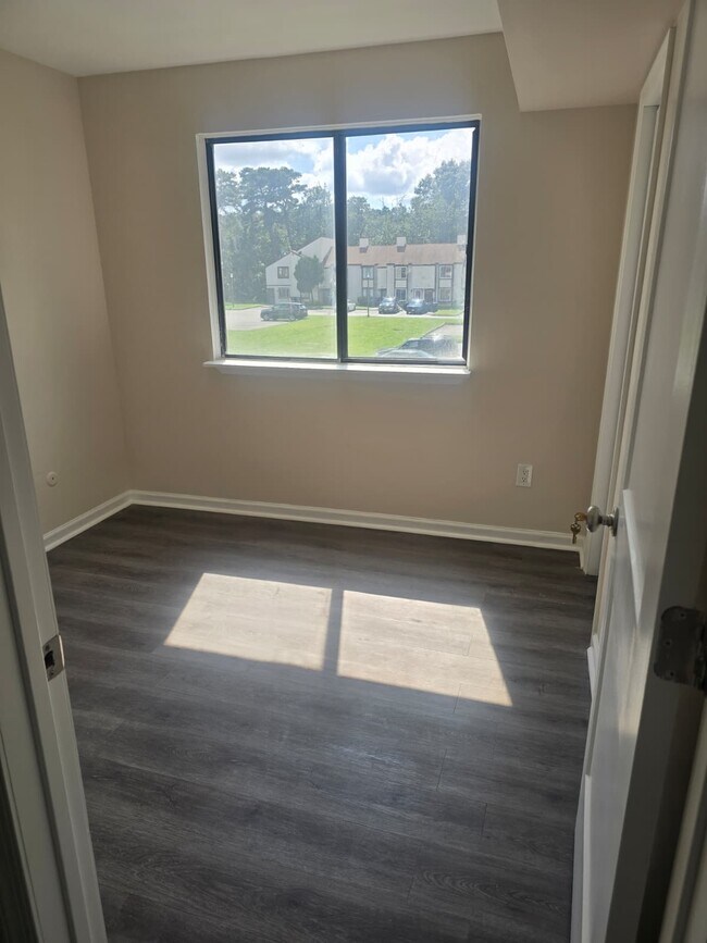 Foto del edificio - 2427 Bayberry Ct