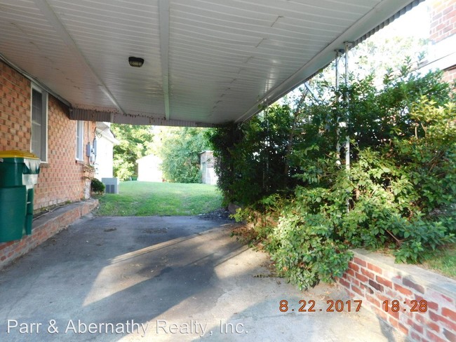 Building Photo - 1005 Roanoke Ave