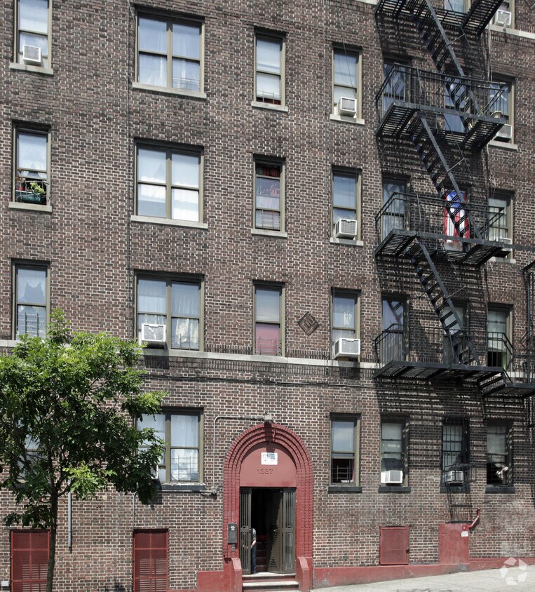 Foto del edificio - 1387 Jesup Ave
