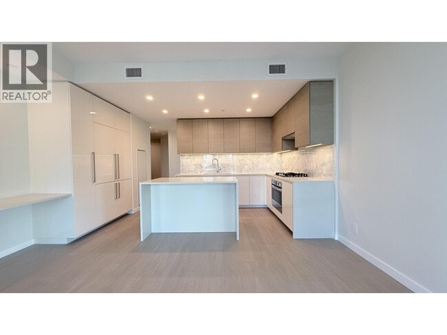 Building Photo - 2186 Gilmore Ave