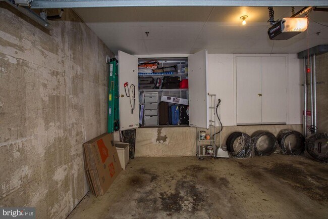 Building Photo - 2409 1/2 20th St NW