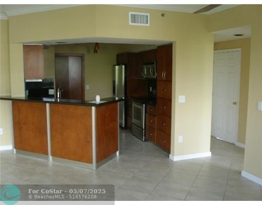 Foto del edificio - 3215 NE 184th St