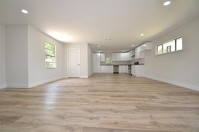 Foto del edificio - 5934 Willow Glen Dr