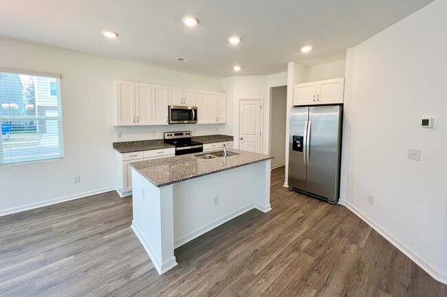 Photo - 1649 Stanley St House