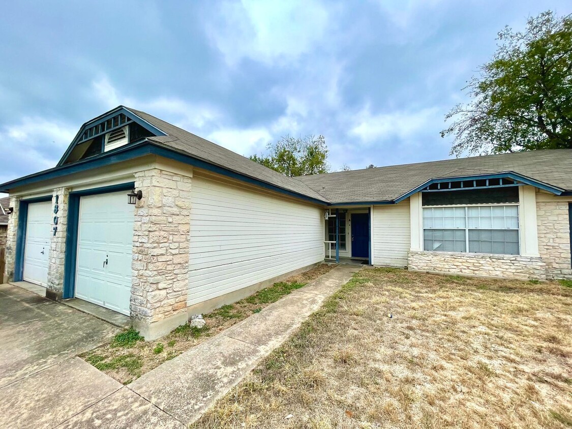 Foto principal - Cute 2/1 Duplex in North Austin!