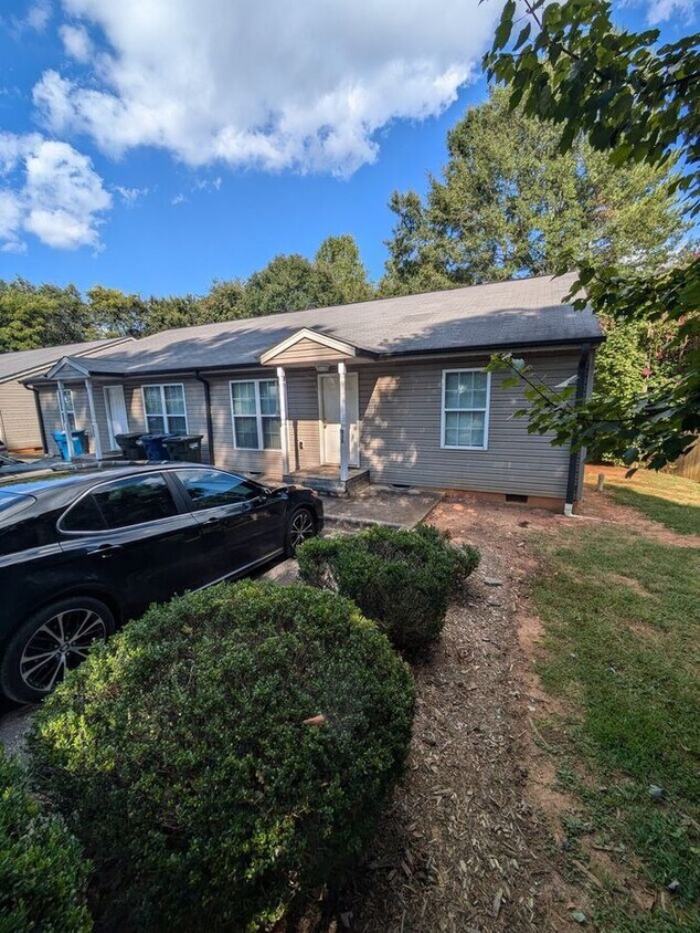 Primary Photo - 3BD/2BA Unit in Hickory