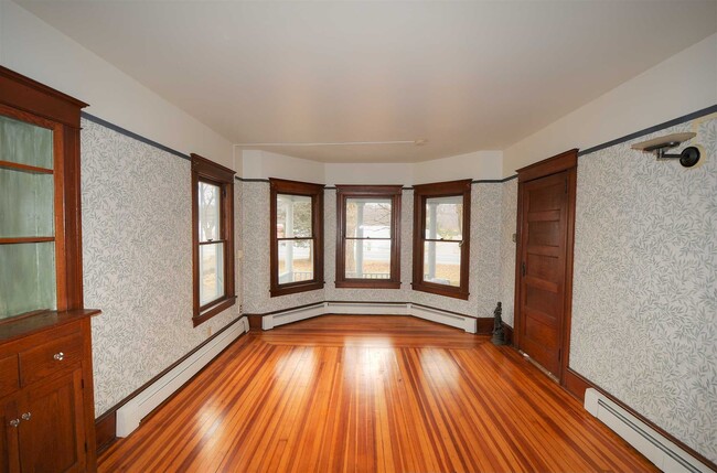Building Photo - 845 NY-199