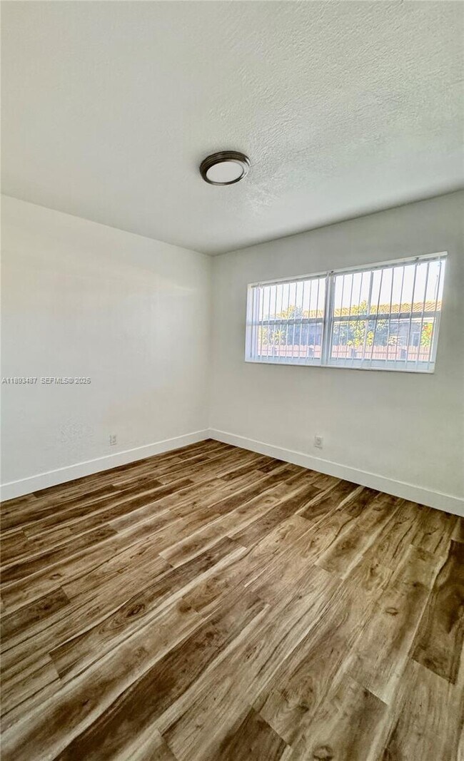 Foto del edificio - 609 NW 2nd Ave