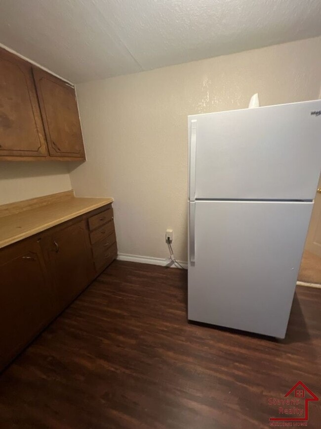 Building Photo - 180 E Stevens St