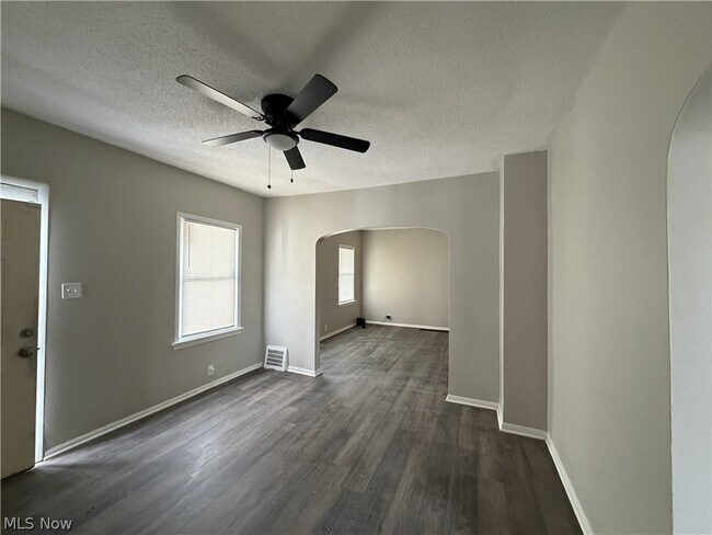 Building Photo - 15340 Yorick Ave