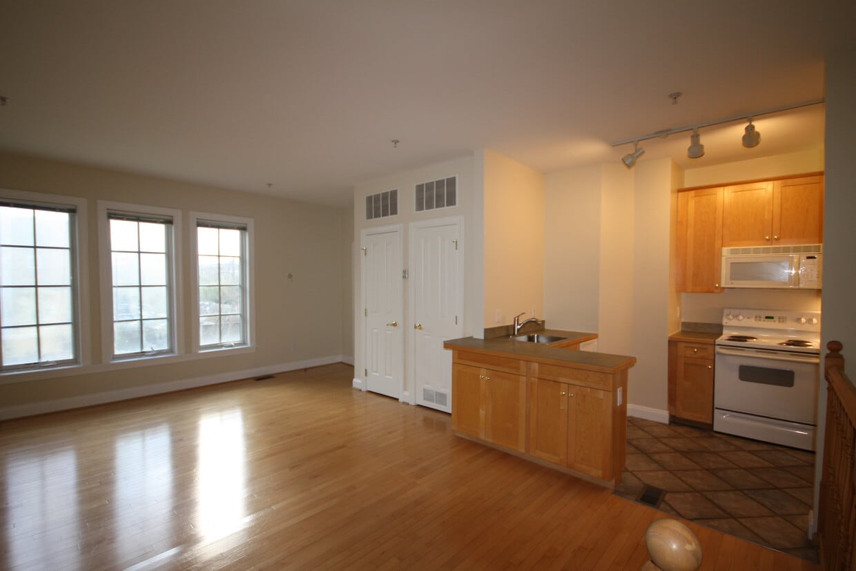Primary Photo - Polk Court Apartments