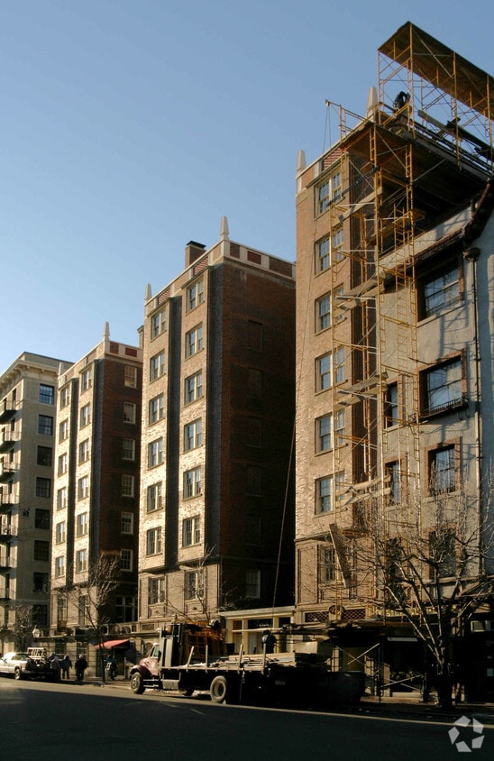 Building Photo - Lincolnshire Residences