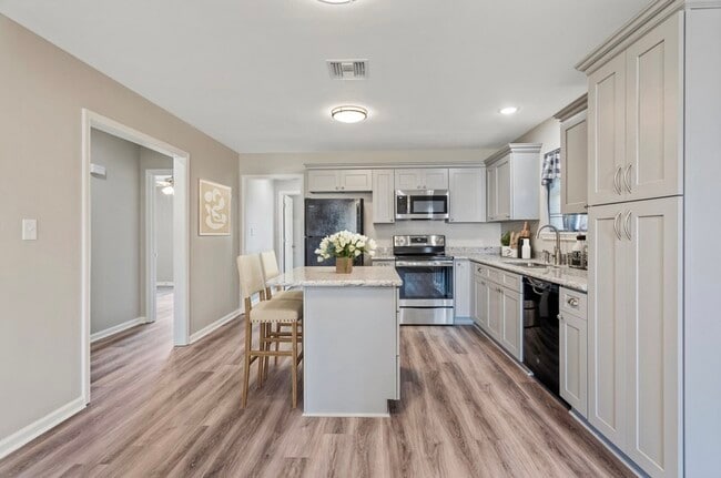 Foto del edificio - 109 Center Cir