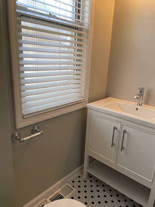 Remodeled Bathroom - 1322 Greenleaf St