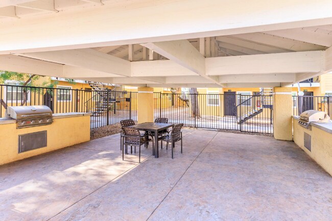 Foto del edificio - 4250 E 29th St