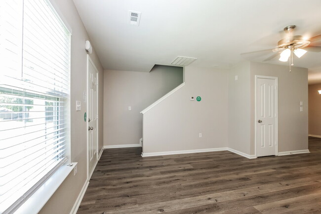 Foto del edificio - 8528 Emerald Fern Way