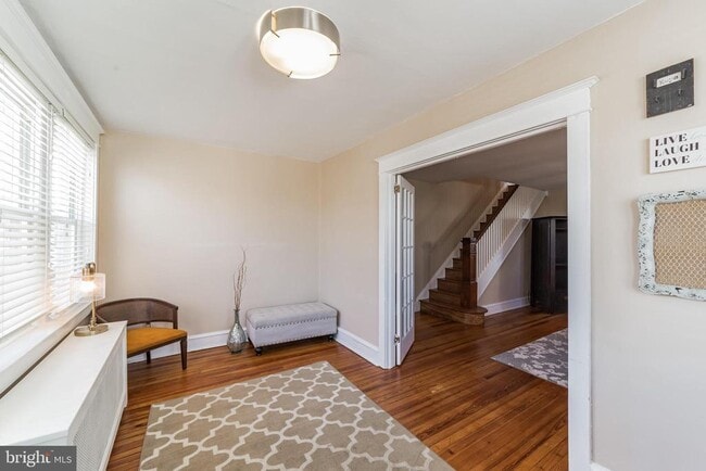 Building Photo - 207 W 11th Ave