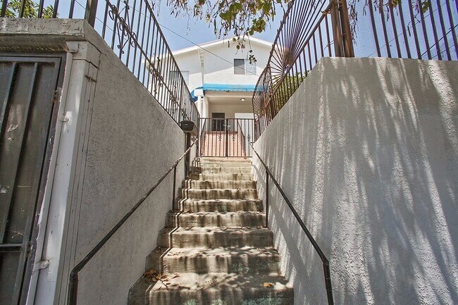 Building Photo - 357 Cornwell St
